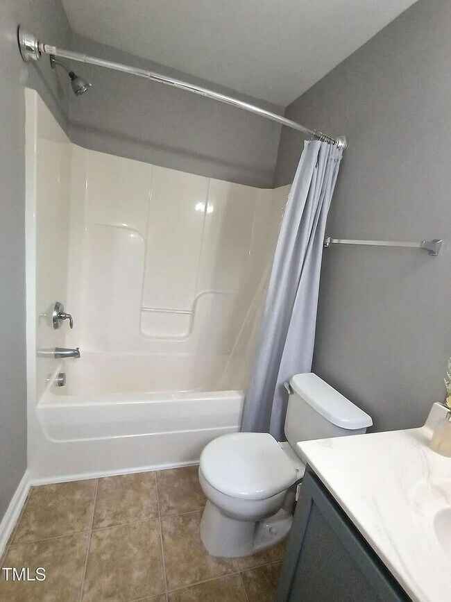 Building Photo - Sought After Riverwood Townhome!