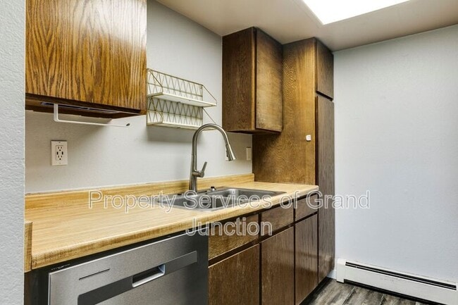 Building Photo - 1140 Walnut Ave