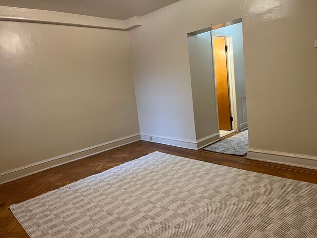 Building Photo - 3427 Sheffield Ave