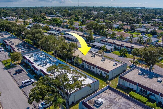 Building Photo - 13827 Mission Oaks Blvd