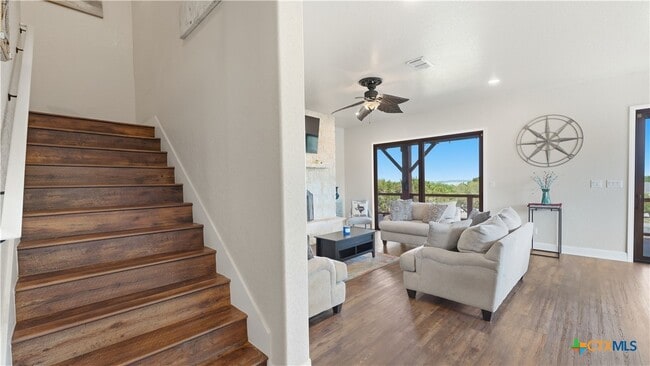 Building Photo - 628 Country Ln Dr