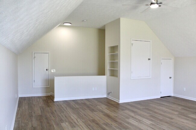 Building Photo - Stunning Move-In Ready Home in Hendersonville – Minutes from Old Hickory Lake!