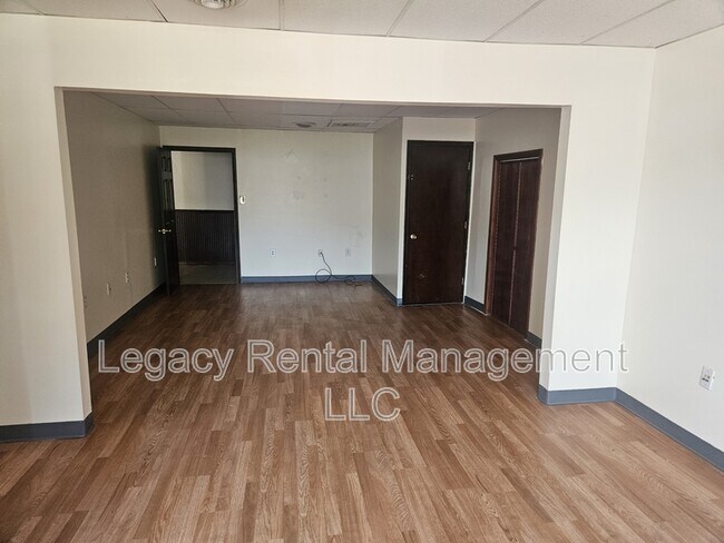 Building Photo - 535 W Shawnee Ave