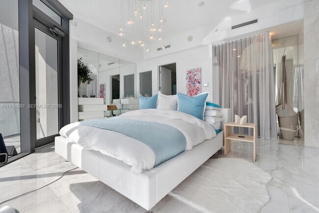 Building Photo - 17475 Collins Ave