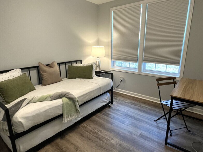 Building Photo - 285 Whitaker Cir NW