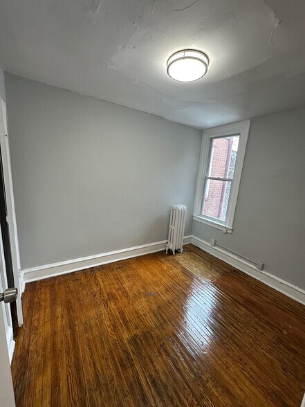 Building Photo - 2037 Bellevue St