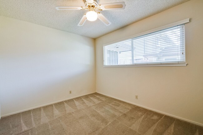 Building Photo - 2 Bedroom Condo Style Unit in South San Jo...