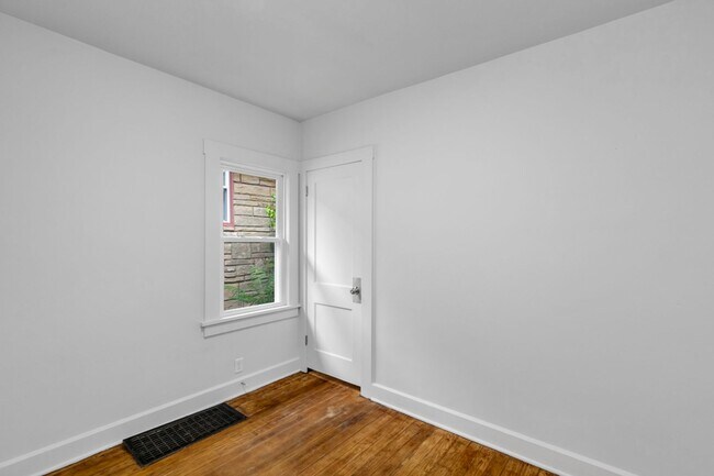 Building Photo - 2212 Snyder Ave NE