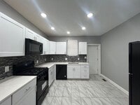 Building Photo - 2 Bedrooms 2 Bathrooms