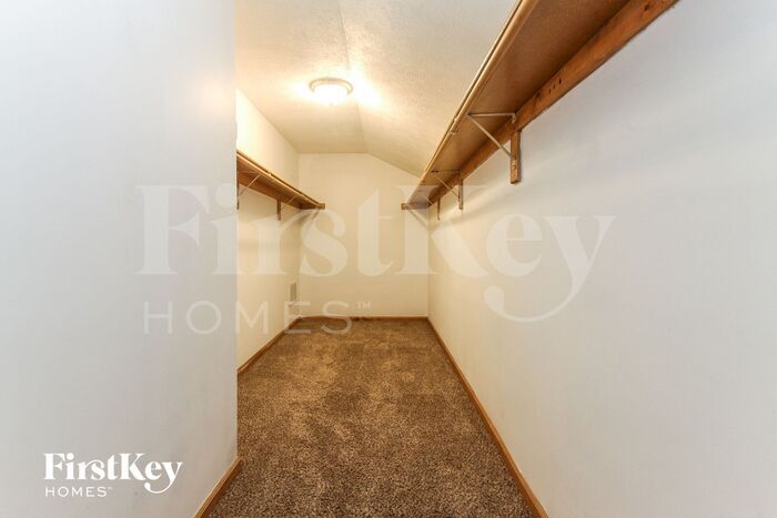 Building Photo - 1027 W Palomino Pl