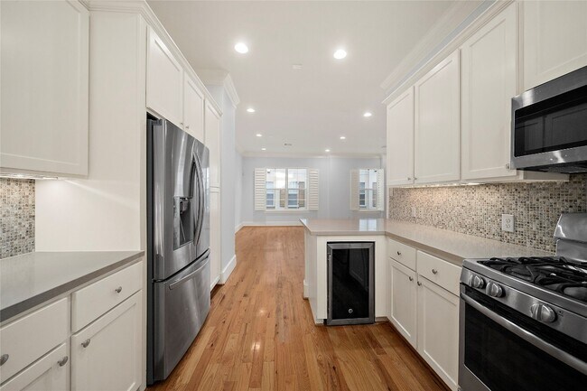 Building Photo - 4031 Bellefontaine