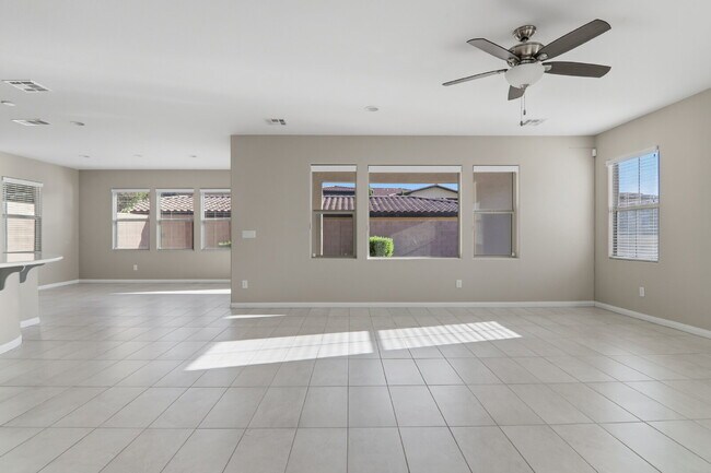 Building Photo - 3158 Molinos Dr