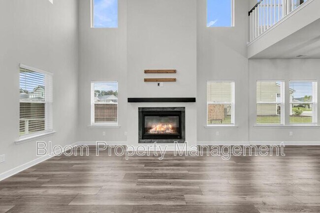 Building Photo - 450 Carrara Dr