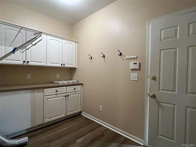 Building Photo - 8951 Alderwood Way