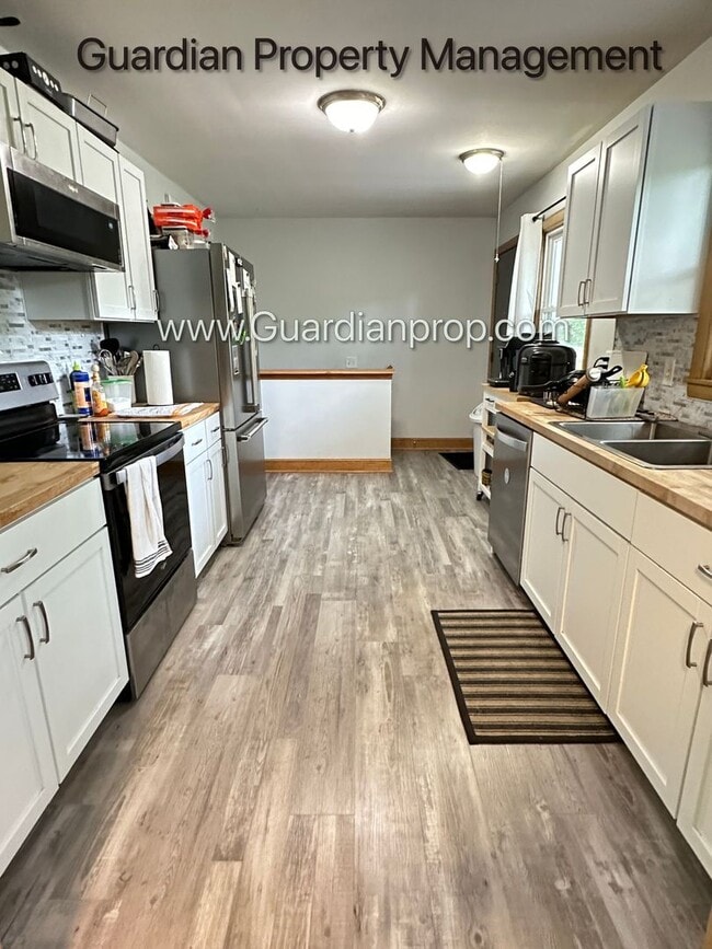 Building Photo - 3050 Glenden Terrace