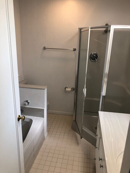Full bath with shower and bathtub - 6959 Pernod Ave