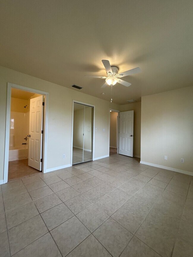 Building Photo - Welcome Home! Spacious 3-Bedroom, 2-Bathro...