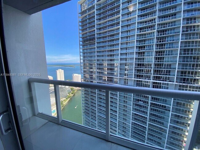 Building Photo - 475 Brickell Ave