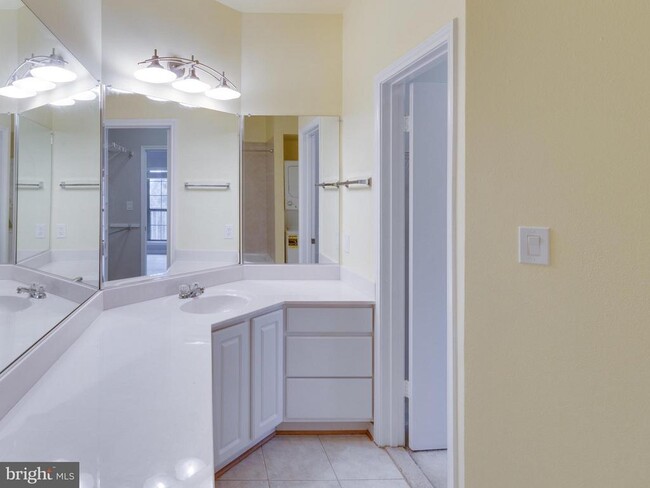 Building Photo - 3906 Penderview Dr