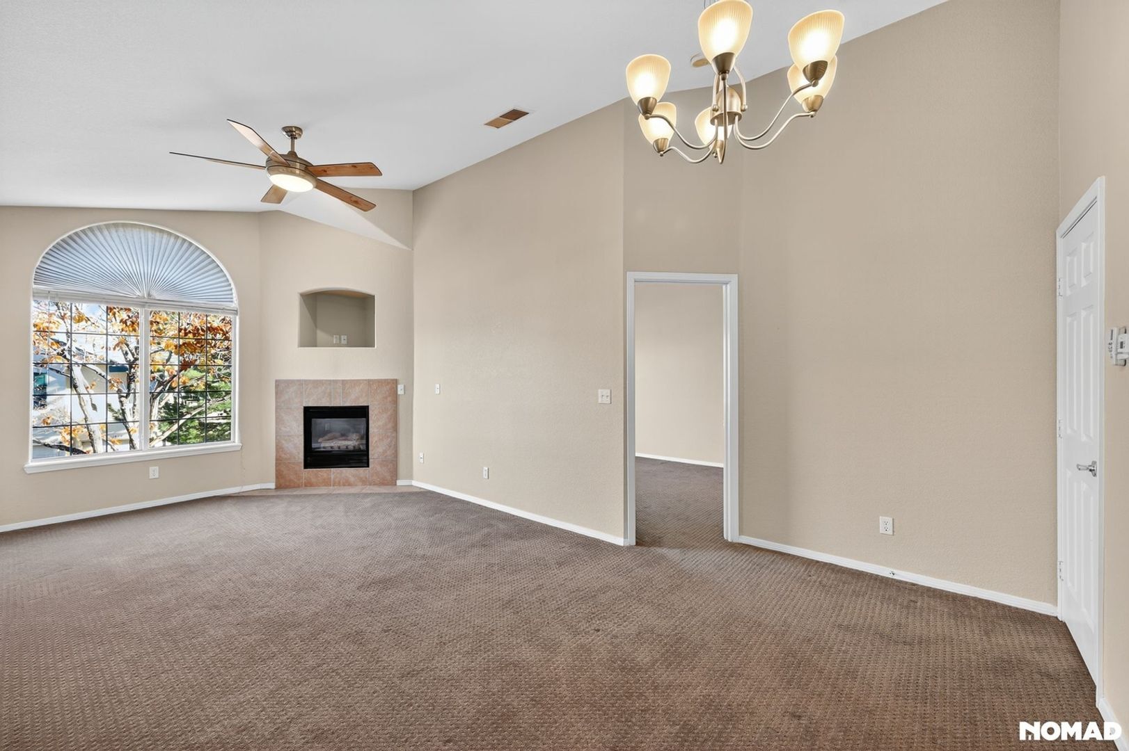 Building Photo - 8757 E Dry Creek Rd