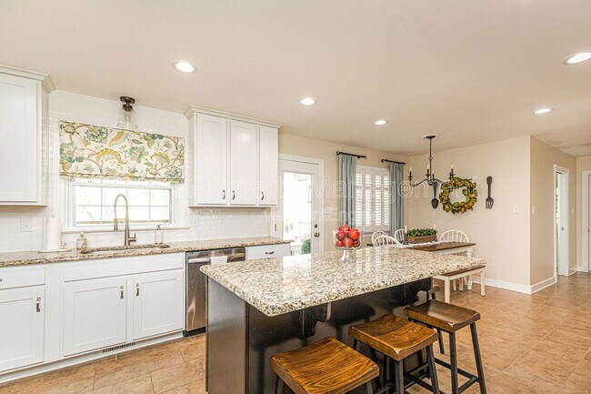 Building Photo - 9133 Robin Ridge Dr