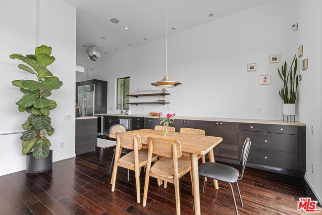 Building Photo - 2300 Ronda Vista Dr