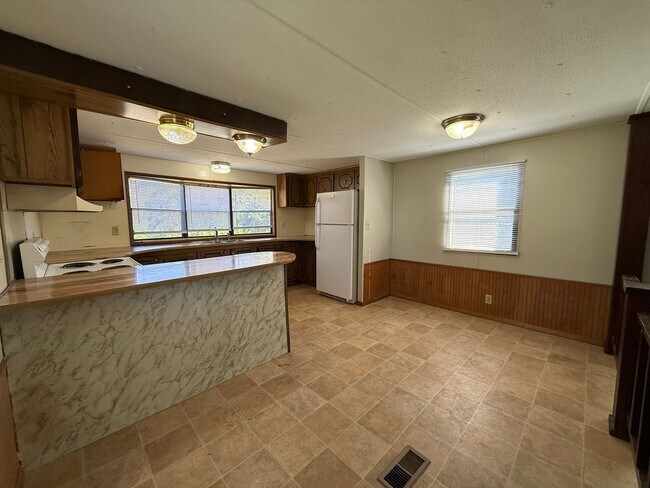 Building Photo - 2 Bedroom 1 Bath Mobile Home in Greeneville, TN