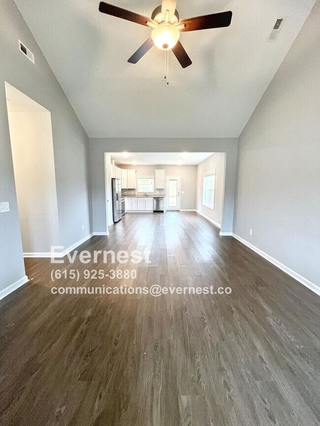 Building Photo - 4-Bedroom, 2-Bathroom Home in a Convenient...