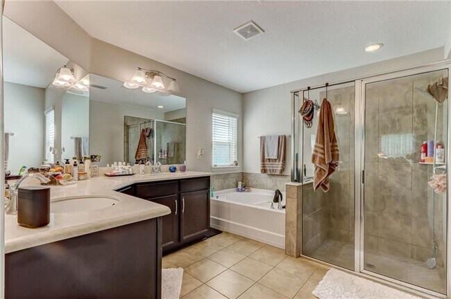 Building Photo - Charming 3-Bedroom Home in The Hideaway – ...