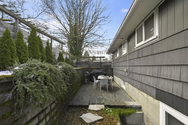 Building Photo - 9314 54th Ave S