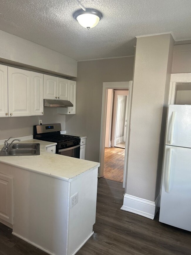 Building Photo - Beautiful 5b/2b in South Minneapolis!
