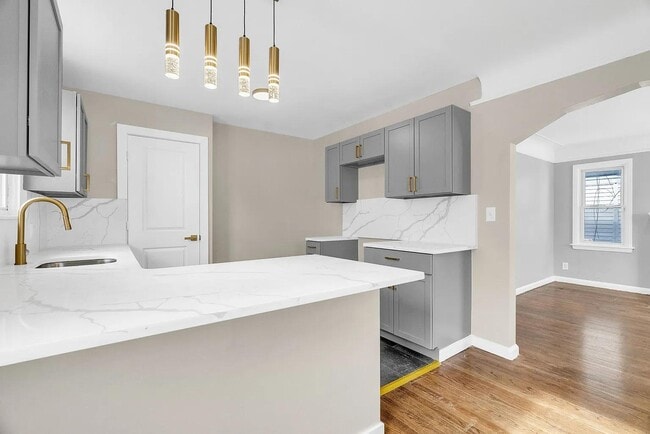 Building Photo - 5595 Cadieux Rd