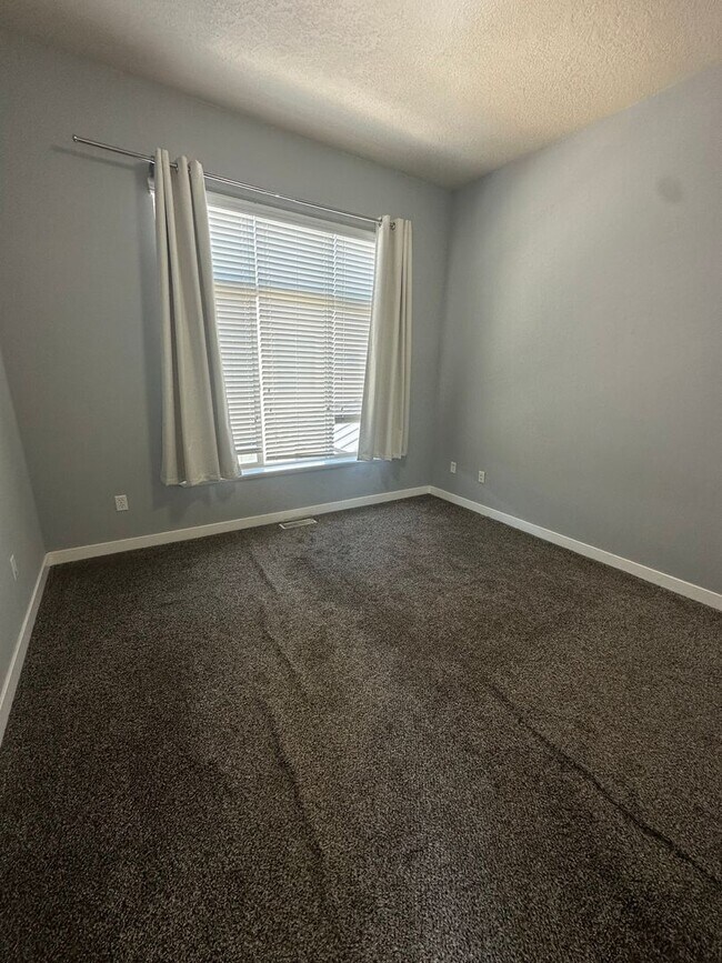 Building Photo - GORGEOUS Downtown Unit!!!