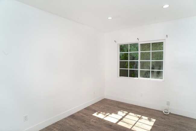 Building Photo - 5904 Tobias Ave