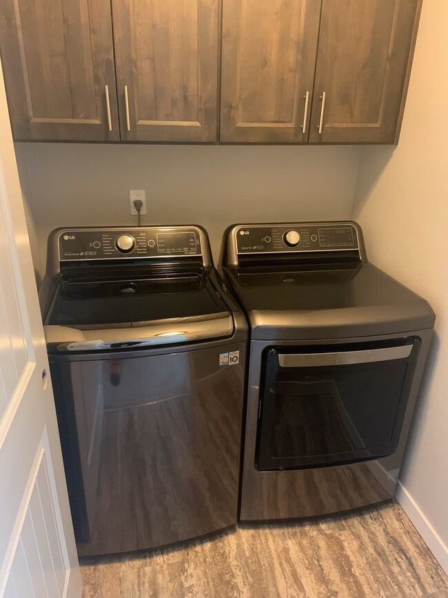 Building Photo - Available Now!  Newer Home in Desirable Neighborhood.