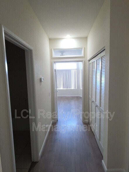 Building Photo - 26745 Summer Sunshine Dr
