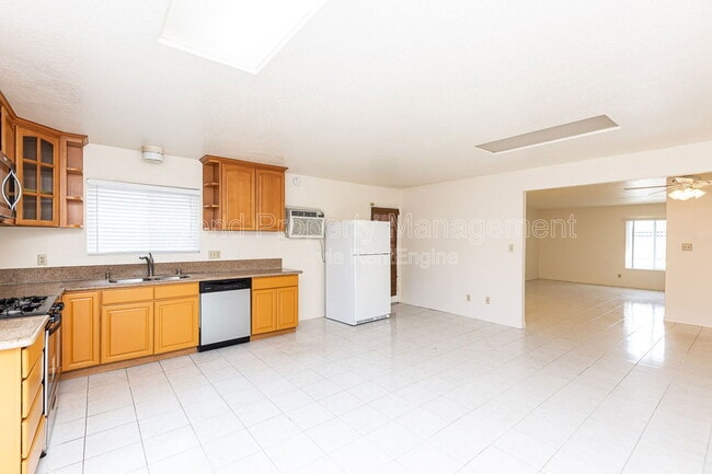 Building Photo - 8740 Flanders Dr