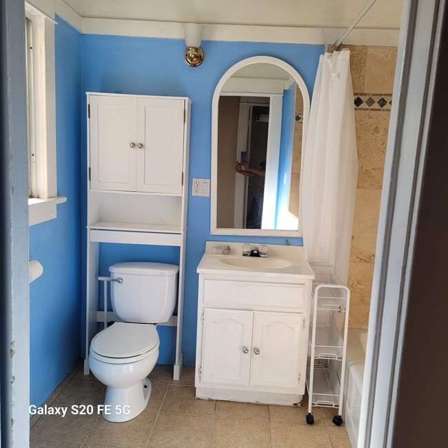 Building Photo - 1847 Wilcox Ave