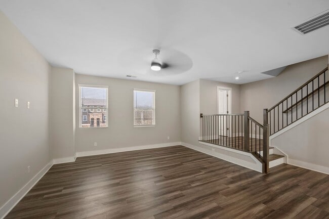 Building Photo - Gorgeous Aria at the Park 3 Bedroom Townhouse!
