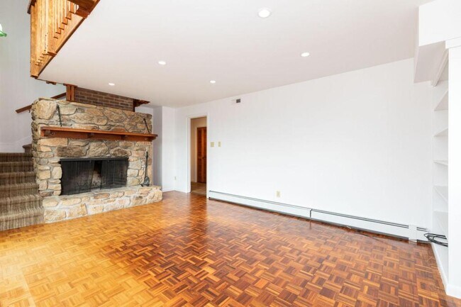 Building Photo - 200 Bent Tree Rd