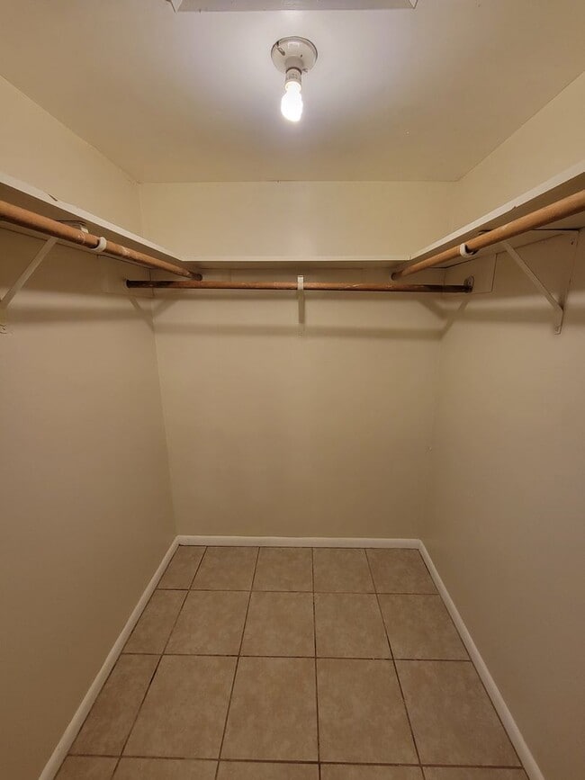 Building Photo - College Station - 2 -Bedroom - 1.5 baths 4- plex downstairs unit.