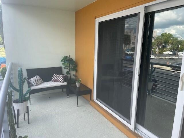 Building Photo - 2900 NE 30th St