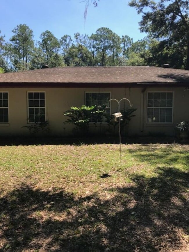 Building Photo - Charming 3/2 Home in Citrus Springs – Fenc...