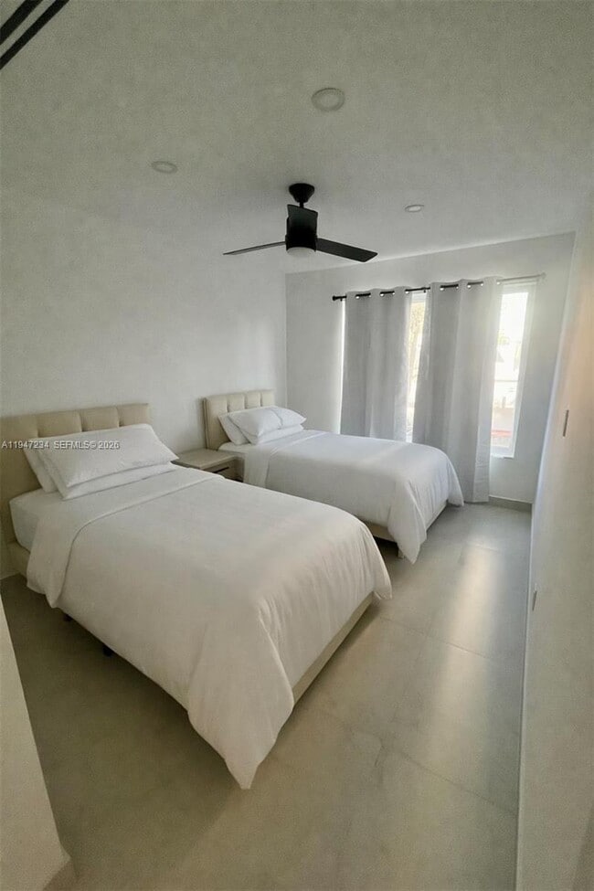 Building Photo - 3822 NE 171 St