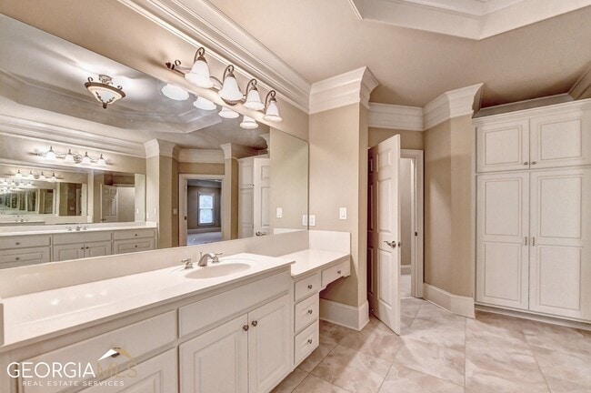 Building Photo - 8920 Doral Dr