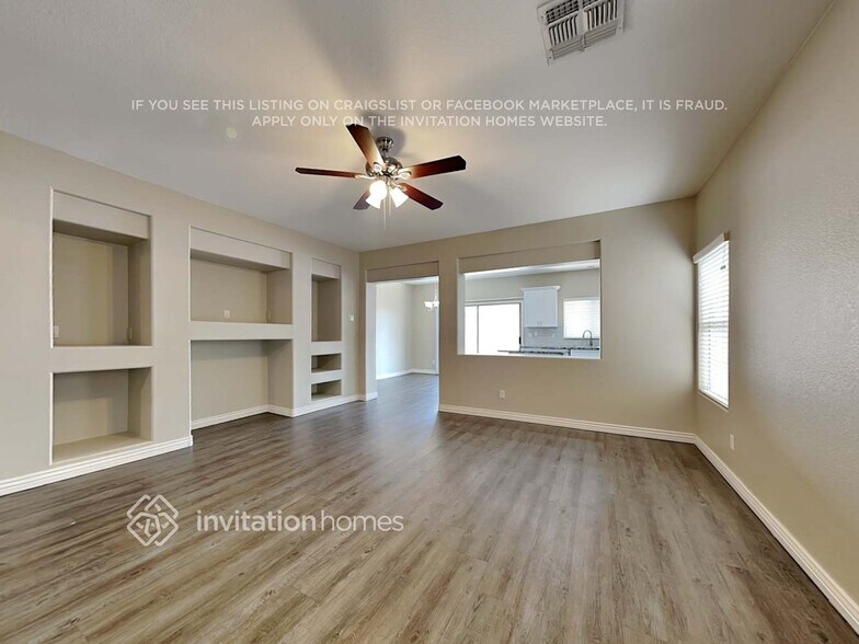 Building Photo - 12938 W Clarendon Ave