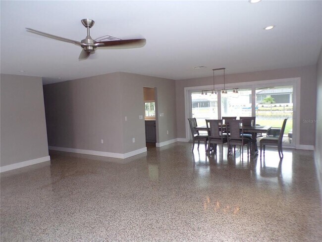 Building Photo - 2195 Gulfview Rd