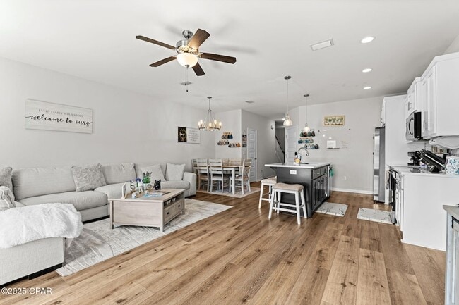 Building Photo - 326 Raven Ln