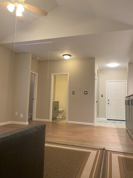 Building Photo - 46628 Drysdale Ter