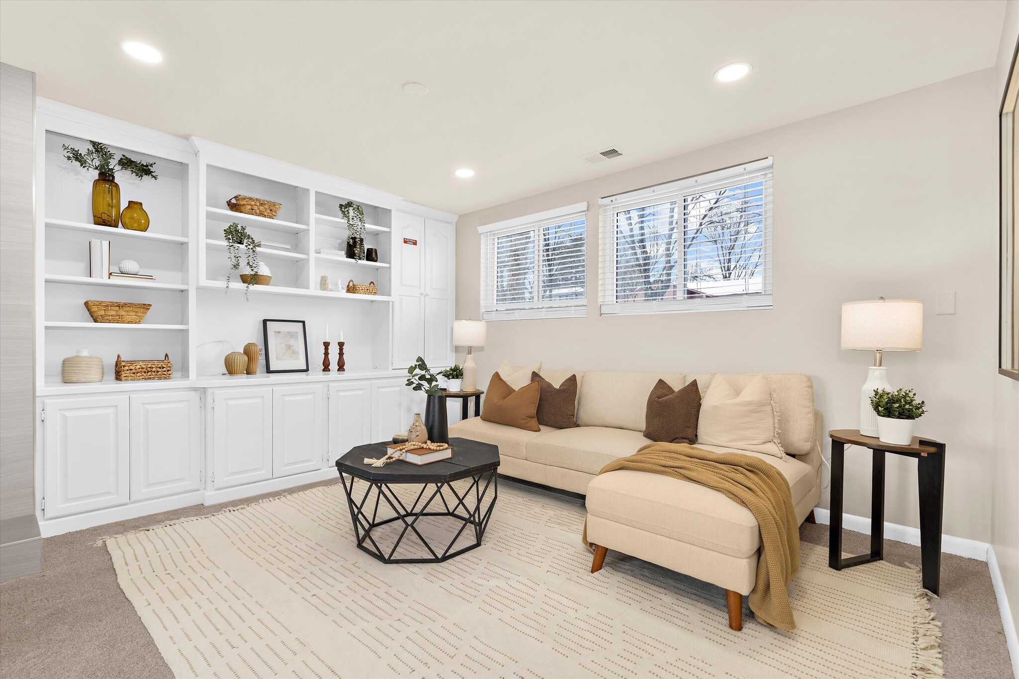 Building Photo - 10747 Evening Wind Ct